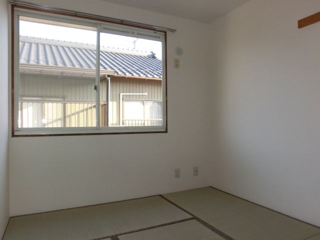 Living and room. It is Japanese-style room of a calm atmosphere!