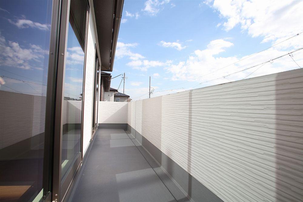 Balcony. Local (September 2013) Shooting B-4 building balcony