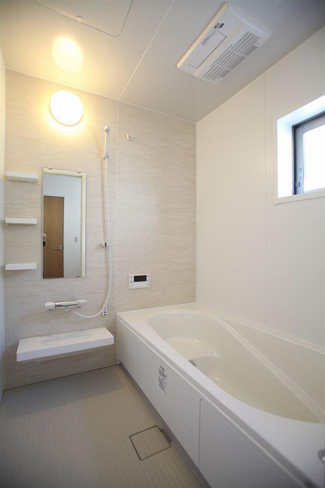 Bathroom. Indoor (September 2013) Shooting B-4 buildings bus