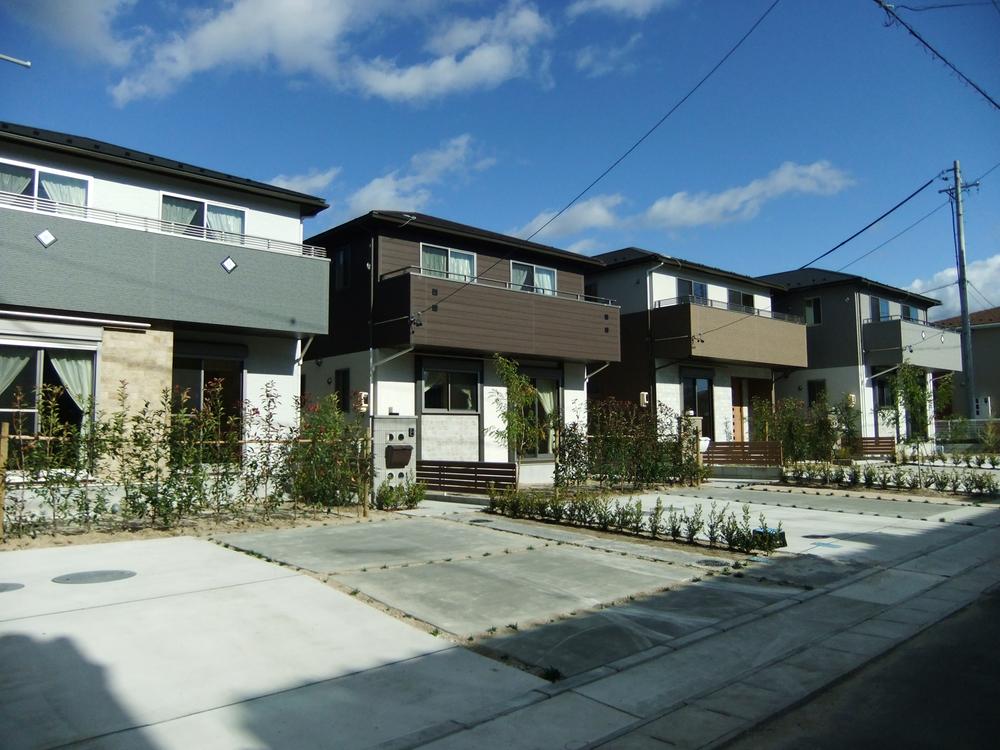 Local photos, including front road. Local (11 May 2013) Shooting