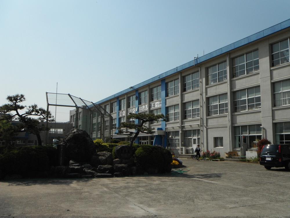Primary school. Fuso-cho 431m to stand Kaohsiung elementary school