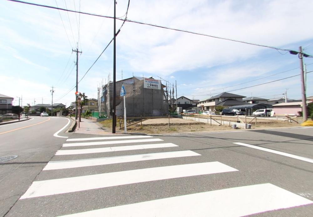 Local photos, including front road. Local (10 May 2013) Shooting