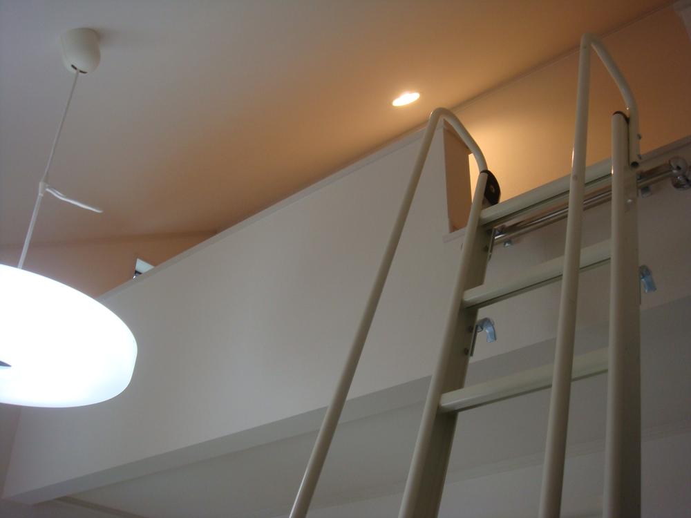 Receipt. Standard equipped with a loft or attic storage. 