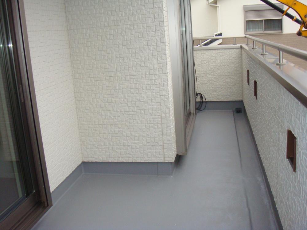 Balcony. Spacious laundry with wide balconies Jose. 