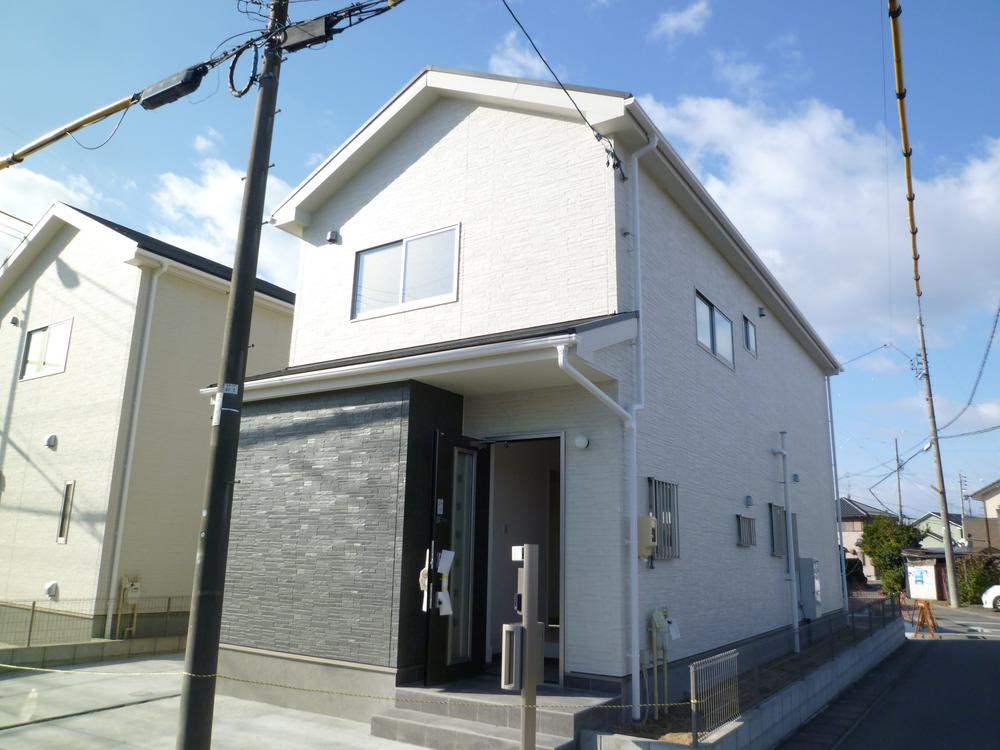 Local appearance photo. 1 Building appearance