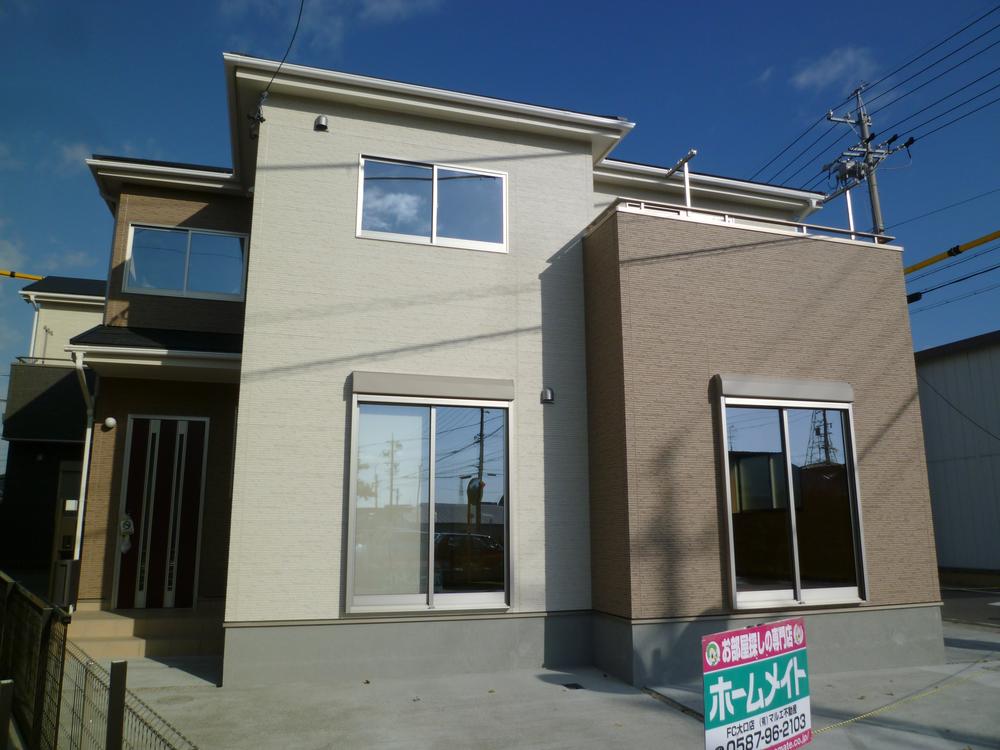 Local appearance photo. Building 2 appearance