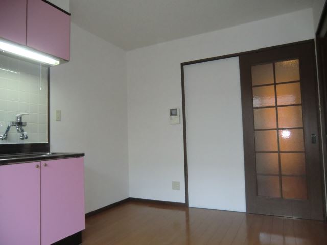 Living and room. Dining space that was clean and simple! 