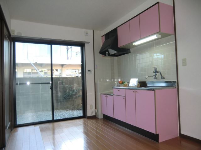 Living and room. Kitchen and dining space of this stylish atmosphere! 