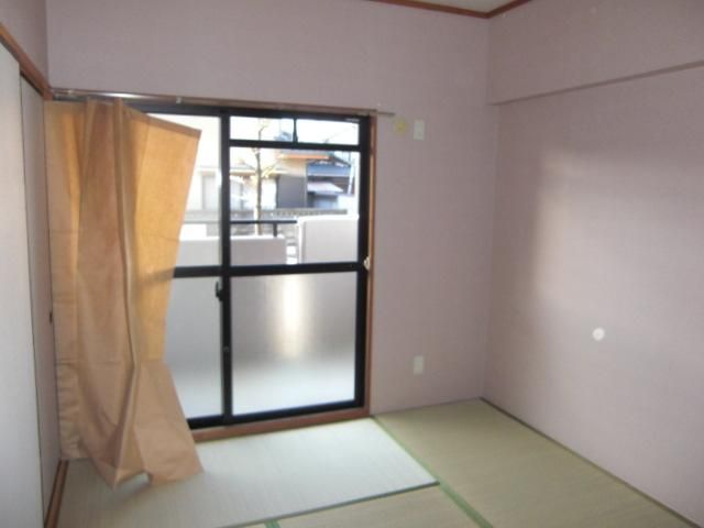 Living and room. Bright Japanese-style room in contact with the south