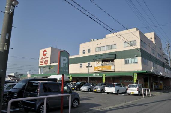 Supermarket. 900m to Super Sankokoro Fuso shop