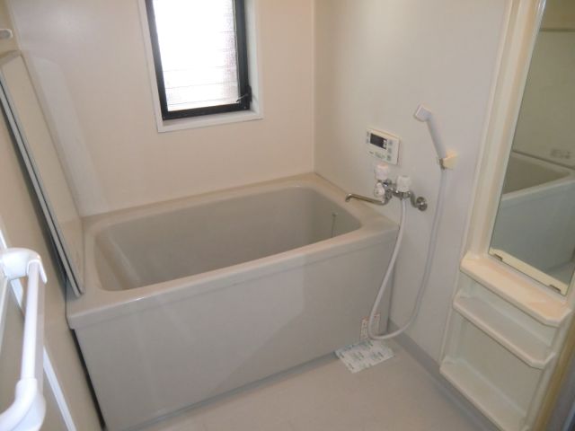 Bath. It is the bathroom of the small window with & Reheating function rooms!