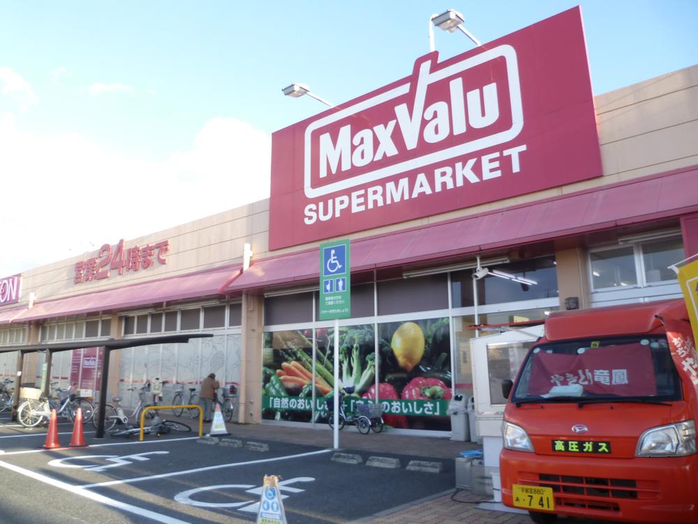 Supermarket. Maxvalu Fuso 1400m to shop