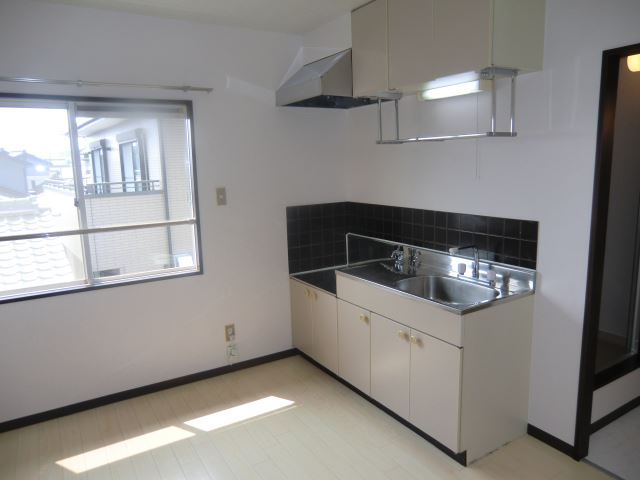 Kitchen. Kitchen space of ventilation is likely to Koshimado equipped