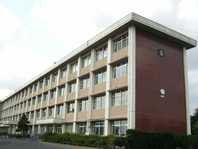 Junior high school. Municipal Fuso 550m north to junior high school (junior high school)