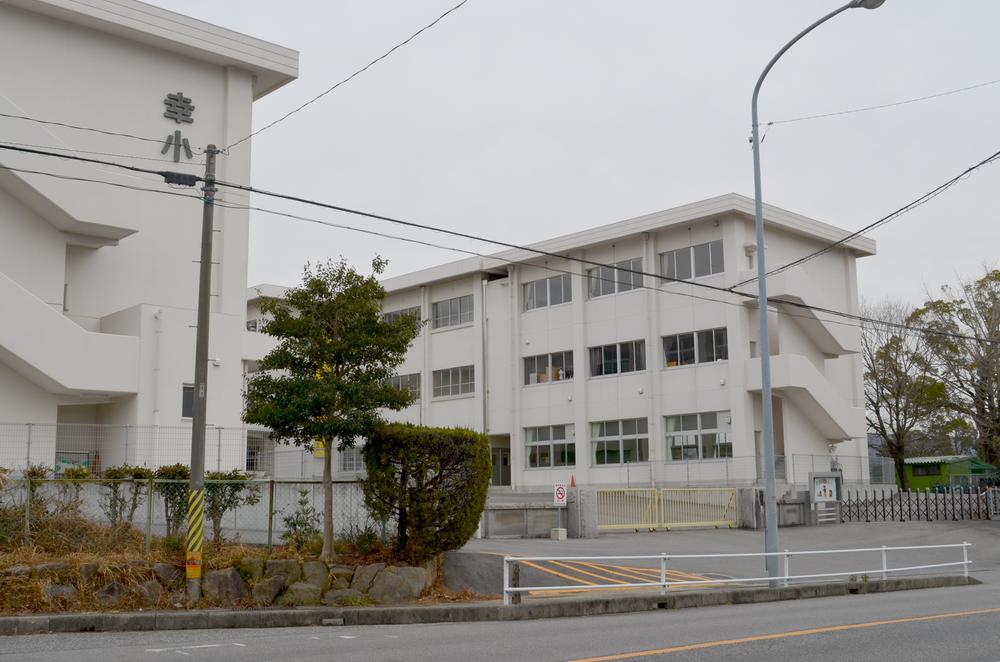 Primary school. Kota Municipal Koda to elementary school 888m