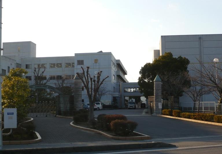 Junior high school. Kota-cho, 808m to stand north junior high school