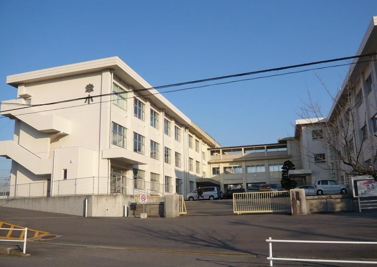 Primary school. Kota Municipal Koda to elementary school 2085m