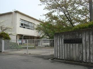 Primary school. Obu 1194m until the municipal co-length elementary school