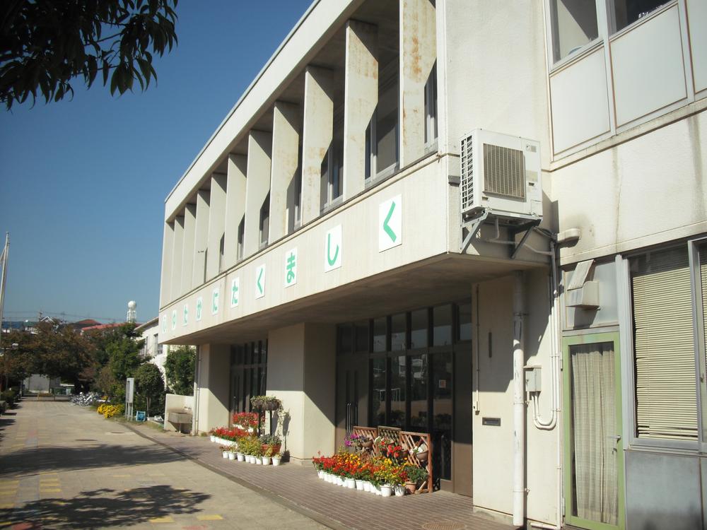 Primary school. Obu 1200m until the municipal co-length elementary school