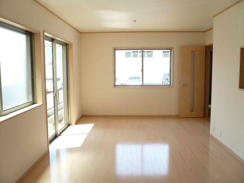 Same specifications photos (living). The series construction cases living