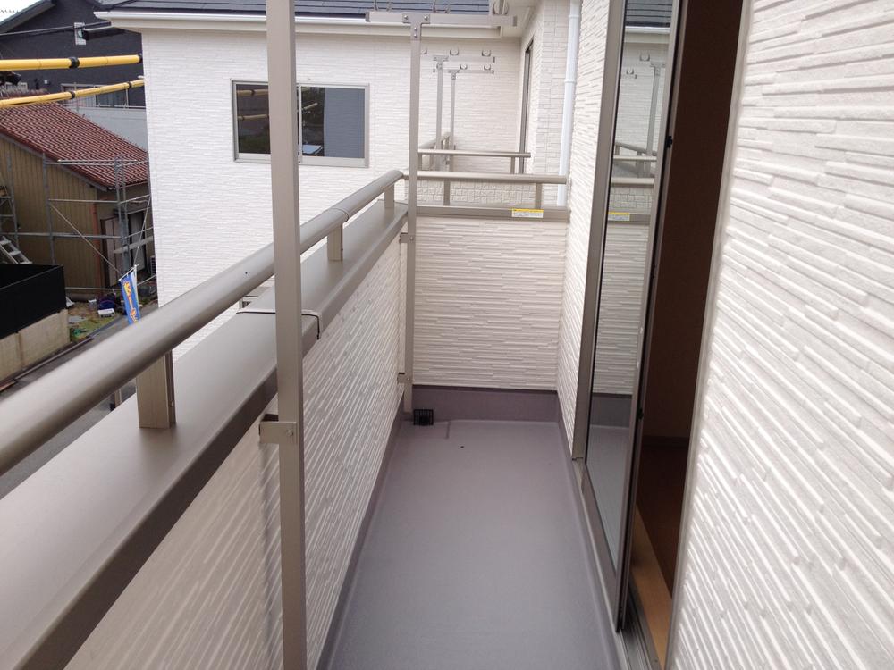 Balcony. Local (September 2013) Shooting Building 2