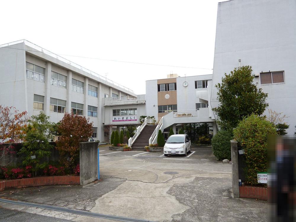 Primary school. Obu stand Kitayama to elementary school 770m