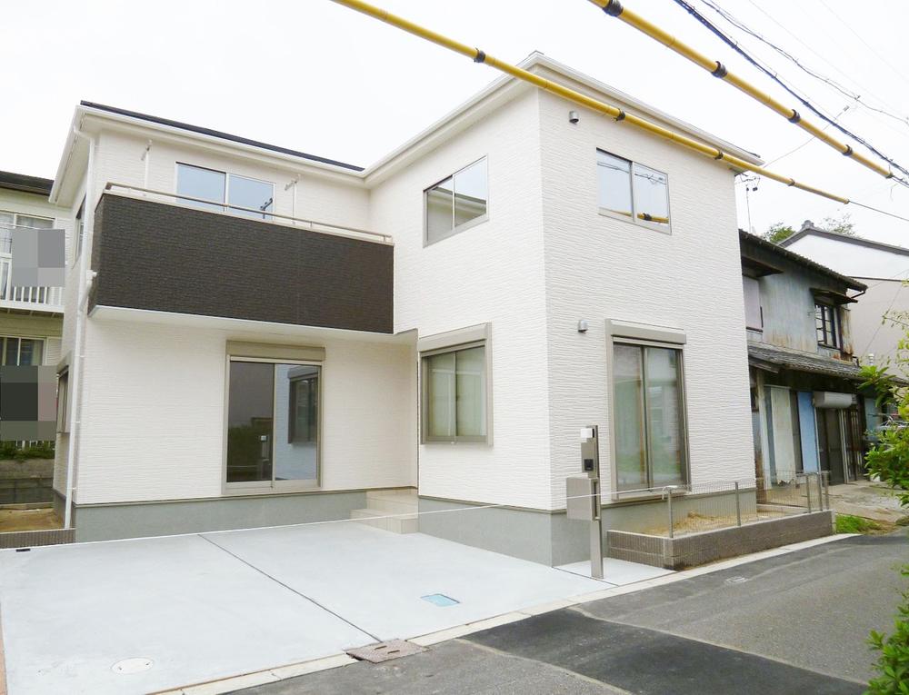 Local appearance photo. Local (10 May 2013) Shooting