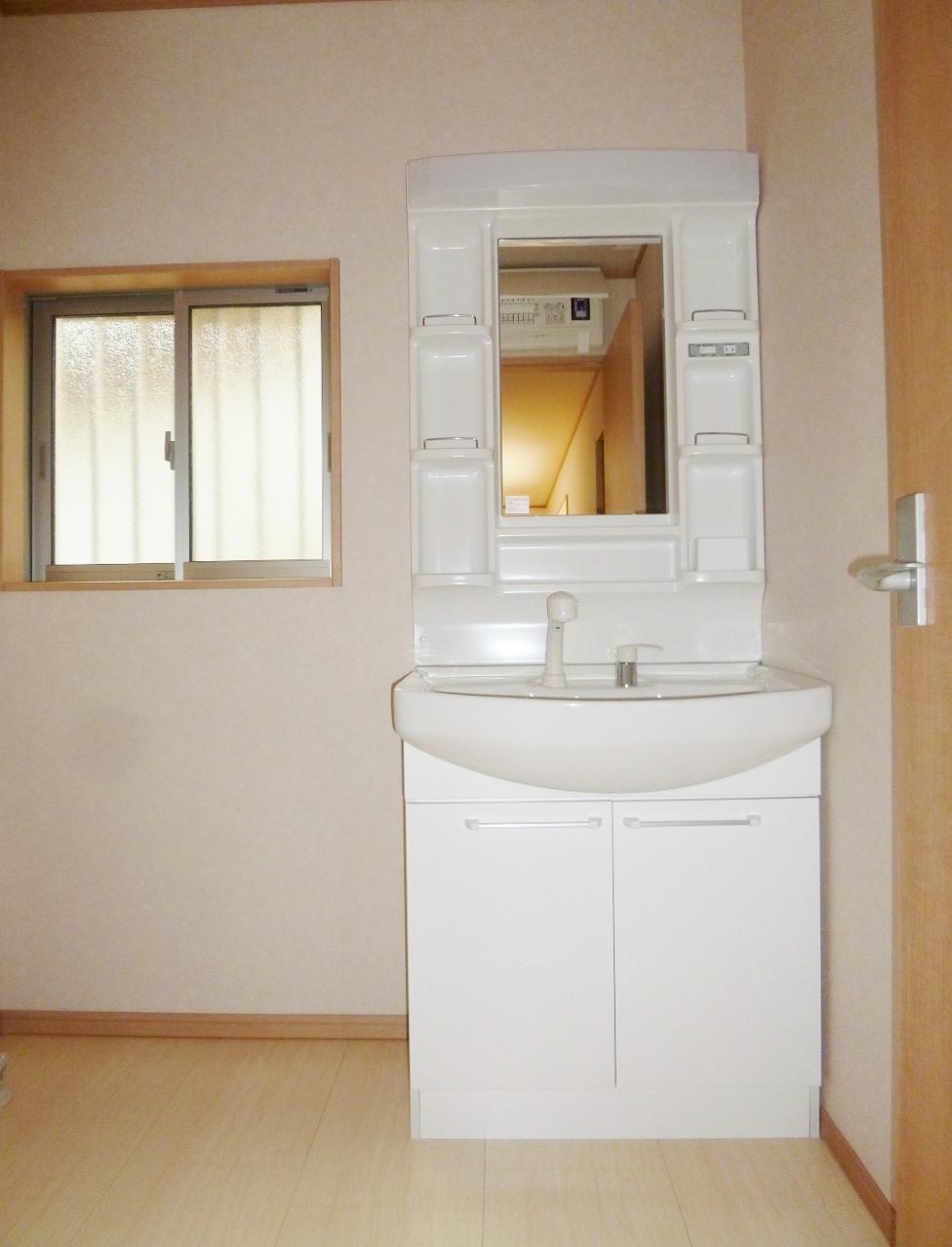 Wash basin, toilet. Indoor (10 May 2013) Shooting