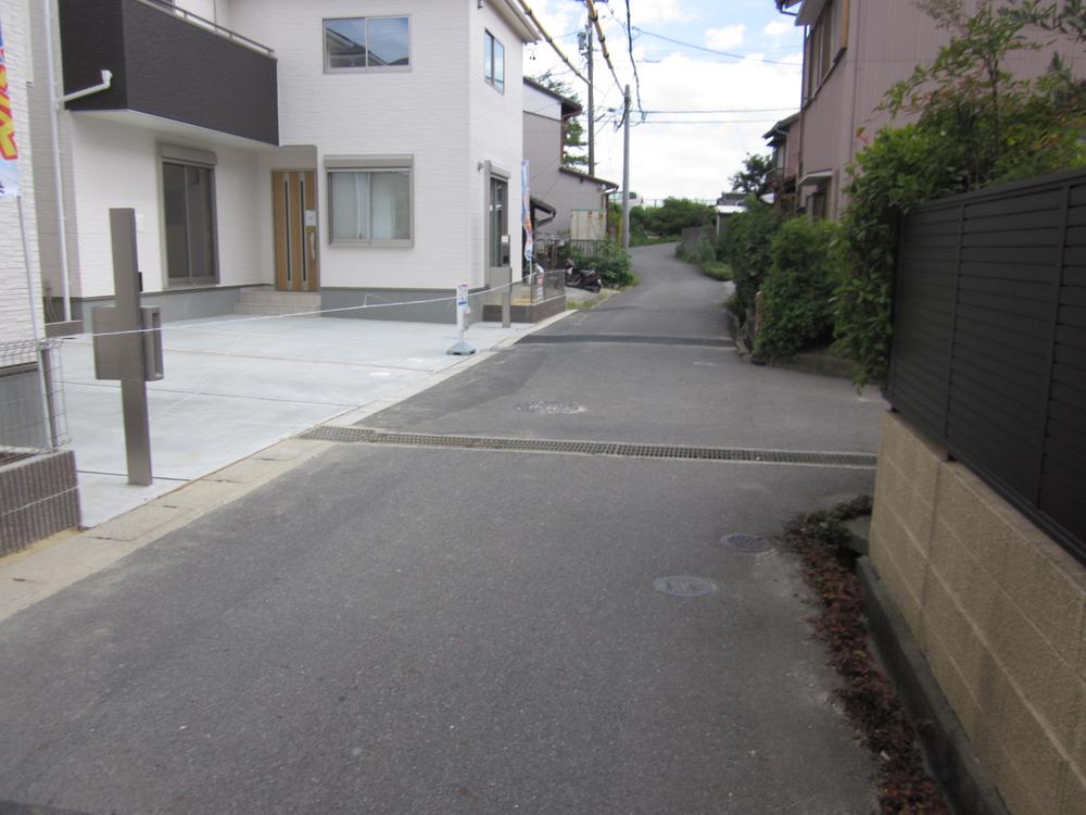 Local photos, including front road. Frontal road