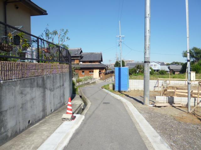 Local photos, including front road. Front road 2 2013 October 21, shooting