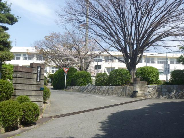 Primary school. Obu stand Obu until elementary school 620m