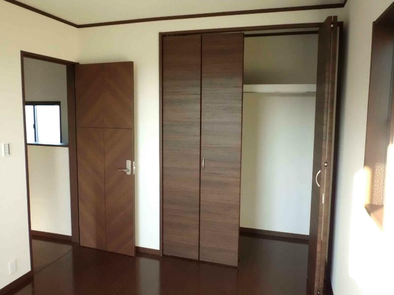 Other. The series construction cases Western-style