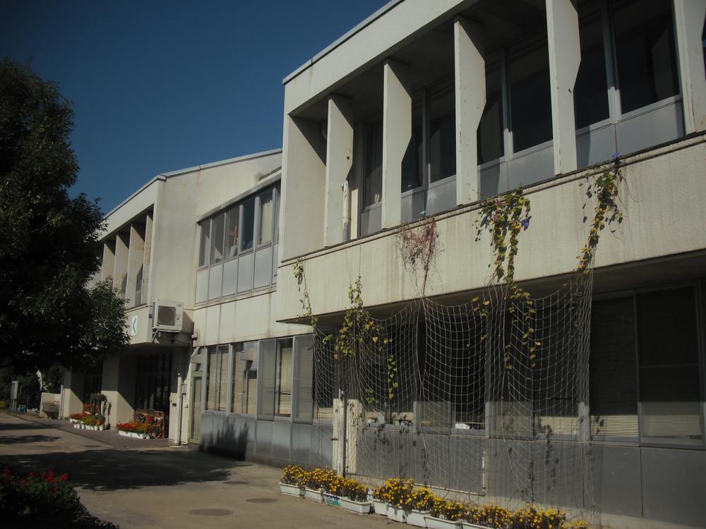 Primary school. Obu 1200m until the municipal co-length elementary school