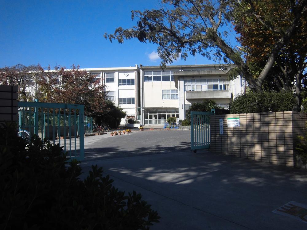 Primary school. Obu 940m to stand Kanda elementary school