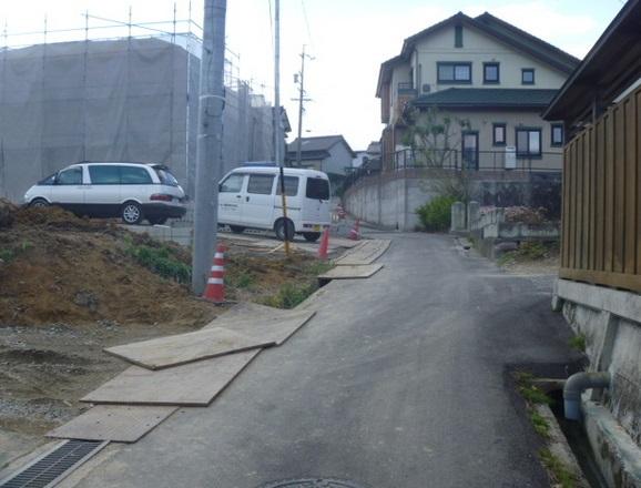 Local photos, including front road. Local (12 May 2013) Shooting