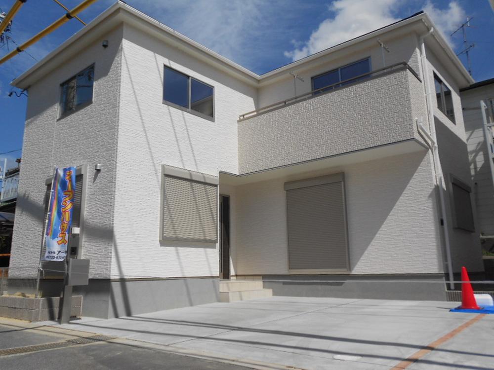 Local appearance photo. Local (September 2013) Shooting Building 2 completed