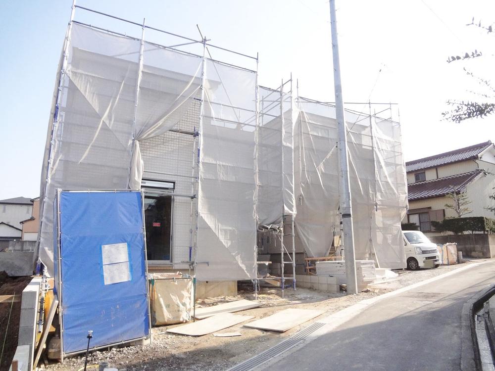 Local photos, including front road. Local (12 May 2013) Shooting