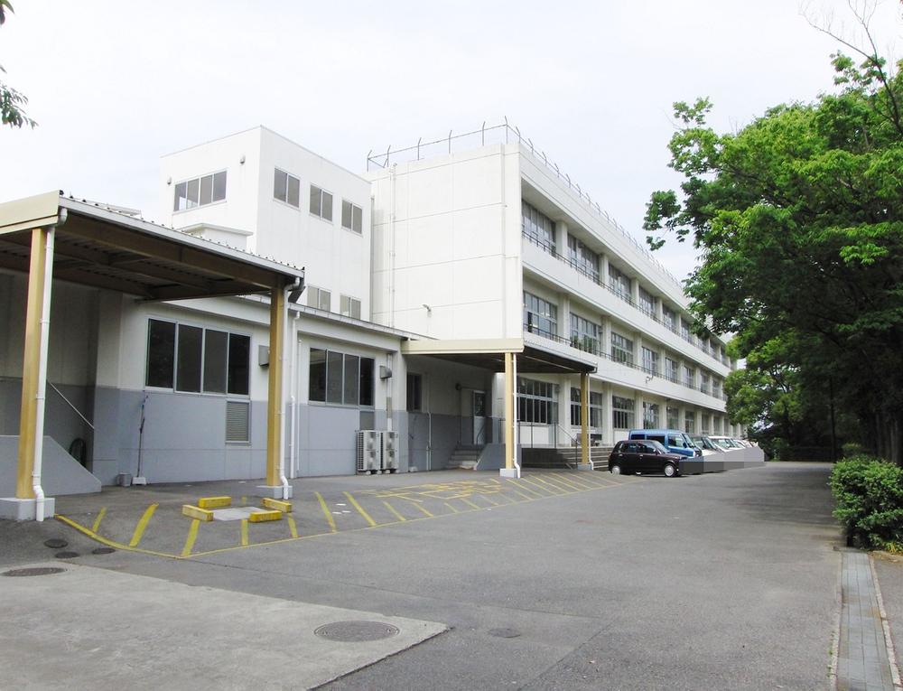 Junior high school. Obu stand Obu until junior high school 2480m