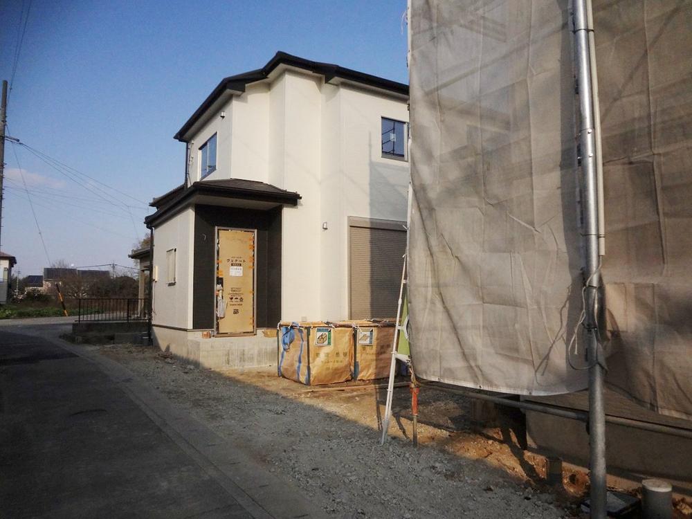 Local appearance photo. Local (12 May 2013) Shooting