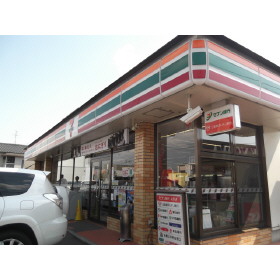 Convenience store. 50m until the Seven-Eleven (convenience store)