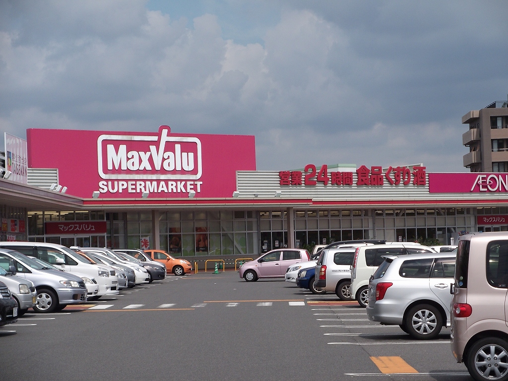 Supermarket. Maxvalu Obu store up to (super) 600m