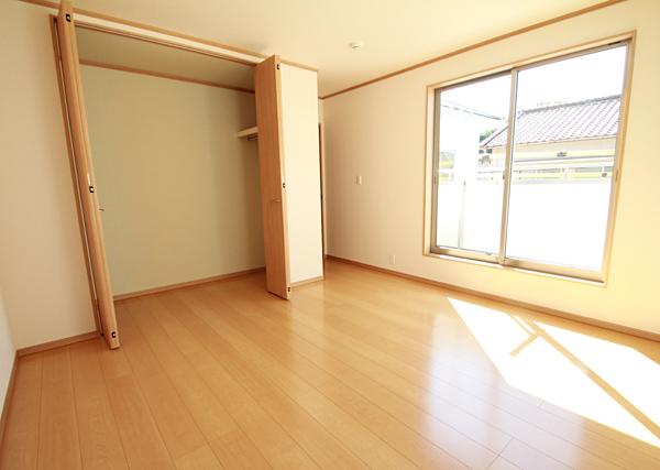 Non-living room. 8.5 Pledge of main bedroom. Day contact with the south side of the balcony is good (local October 2013 shooting)