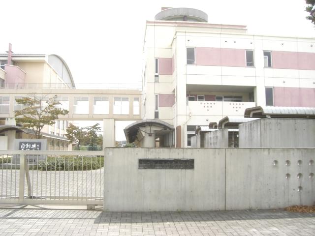 Junior high school. Obu stand Obu 2161m to the West Junior High School