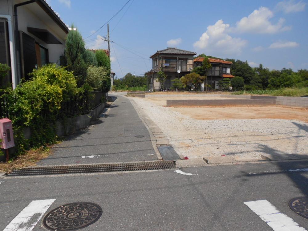 Local photos, including front road. Local (10 May 2013) Shooting