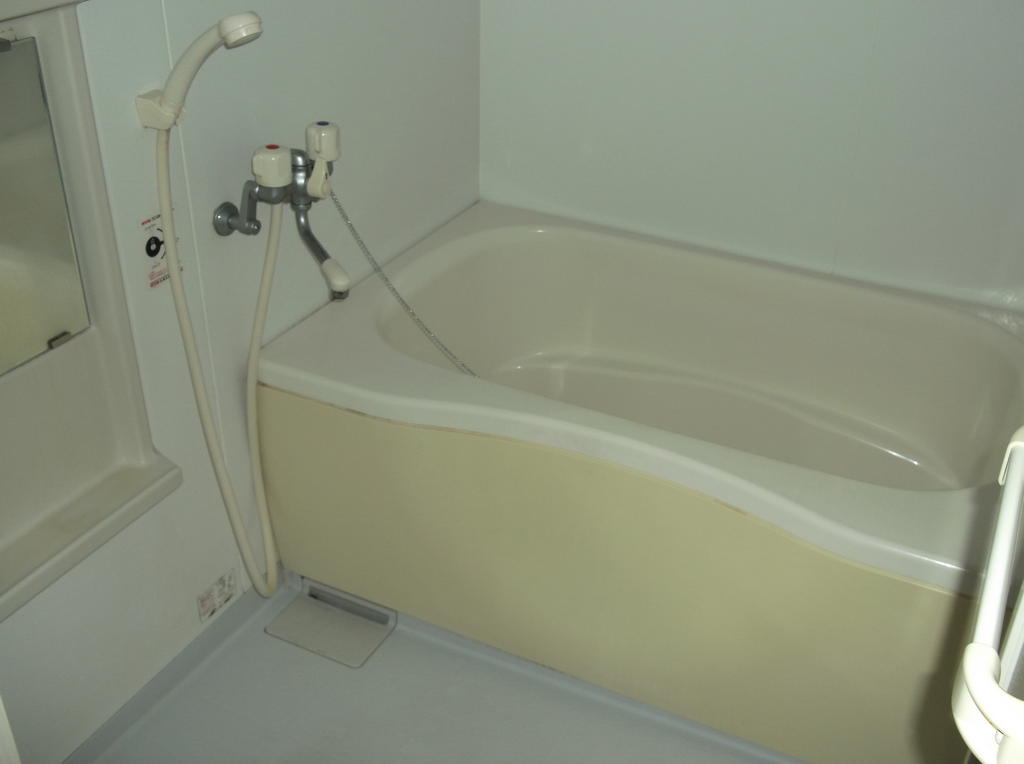 Bath. Reheating hot water supply function with bathroom. Furthermore, It is a city gas!