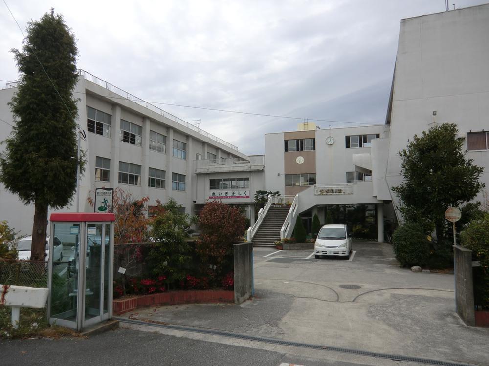 Primary school. Obu stand Kitayama to elementary school 980m