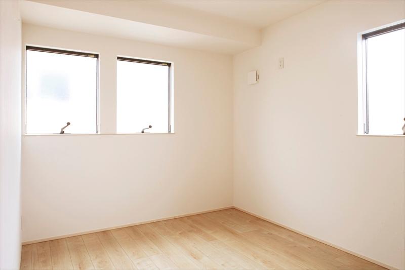 Non-living room. It is a bright room at the I building Western-style two-sided lighting. 