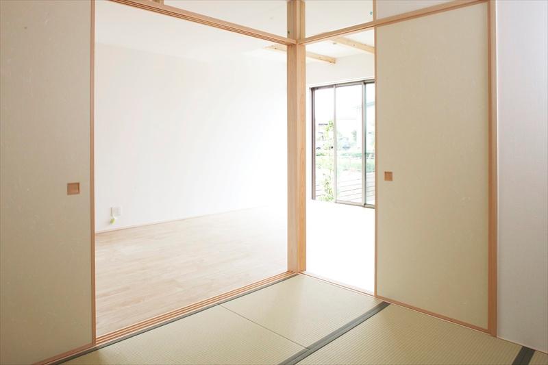 Non-living room. You can use it as I building Japanese-style rooms and relaxation space. 