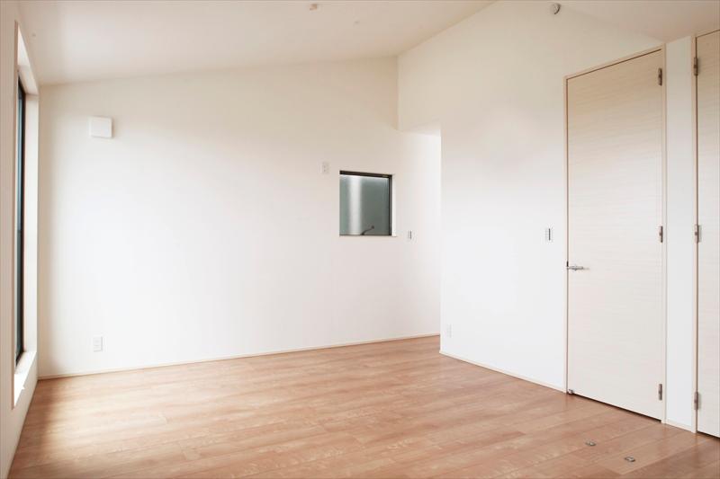 Non-living room. The main bedroom of the L Building Master Bedroom gradient ceiling open space. future, Was to partition can be a two-door 1 Room. 