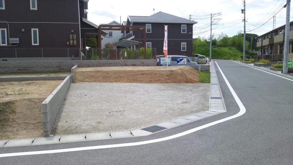 Local photos, including front road. "Toyo-town Obu Republic west" [No. 1 destination] Local (08 May 2013) Shooting